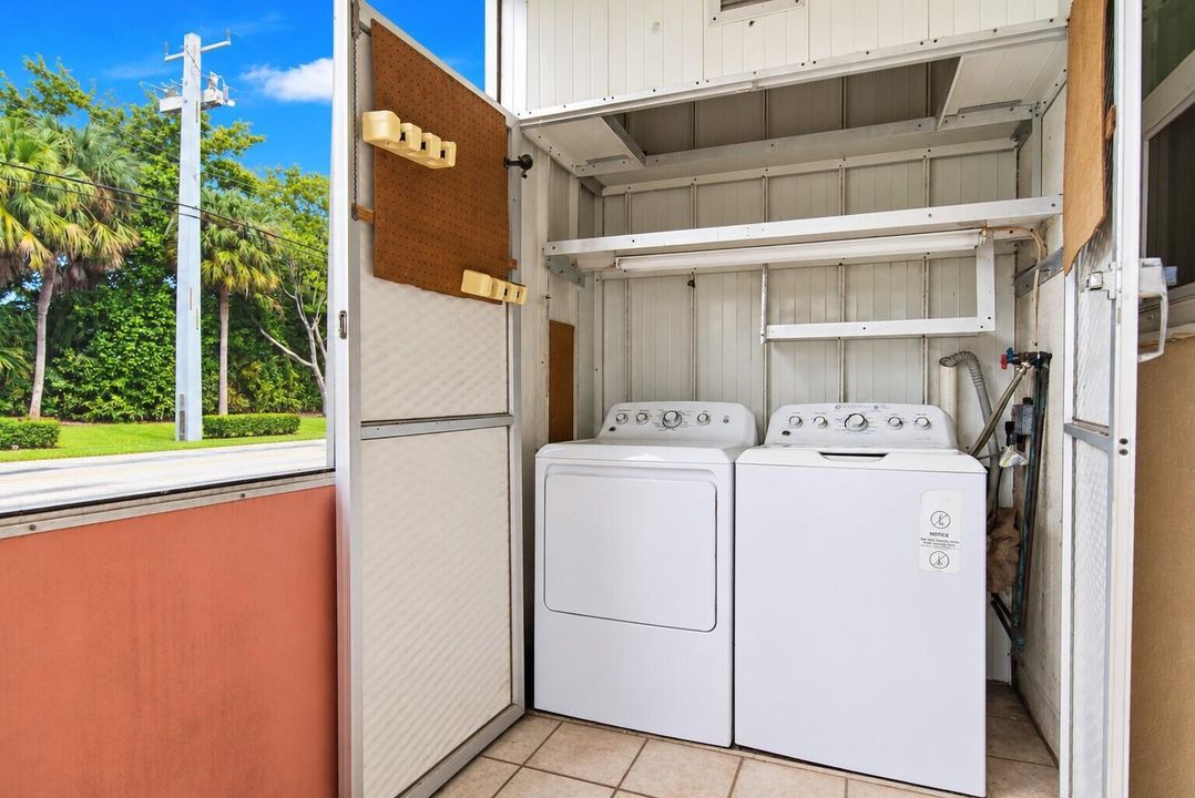 LAUNDRY CLOSET