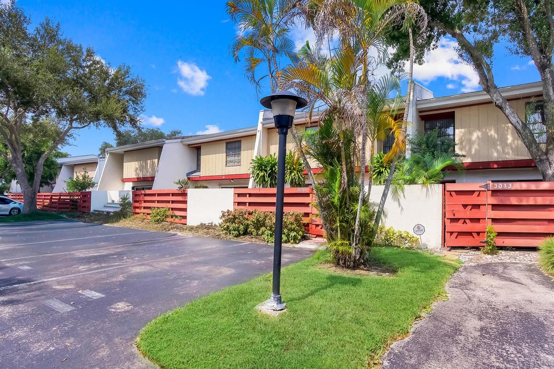 3015 Oaktree Lane, Hollywood, FL 33021 (