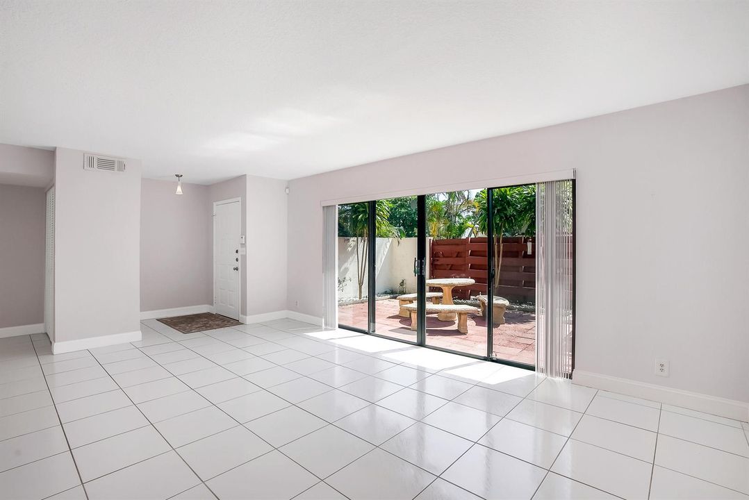 3015 Oaktree Lane, Hollywood, FL 33021 (