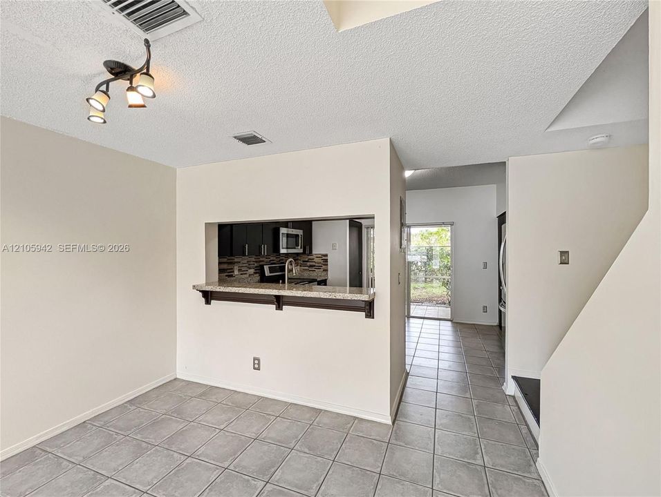 For Rent: $2,650 (2 beds, 1 baths, 1110 Square Feet)