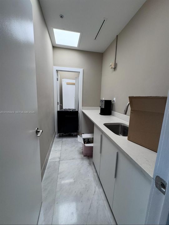 В аренду: $7,350 (0 спален, 0 ванн, 0 Квадратных фут)