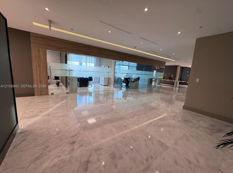 В аренду: $7,350 (0 спален, 0 ванн, 0 Квадратных фут)