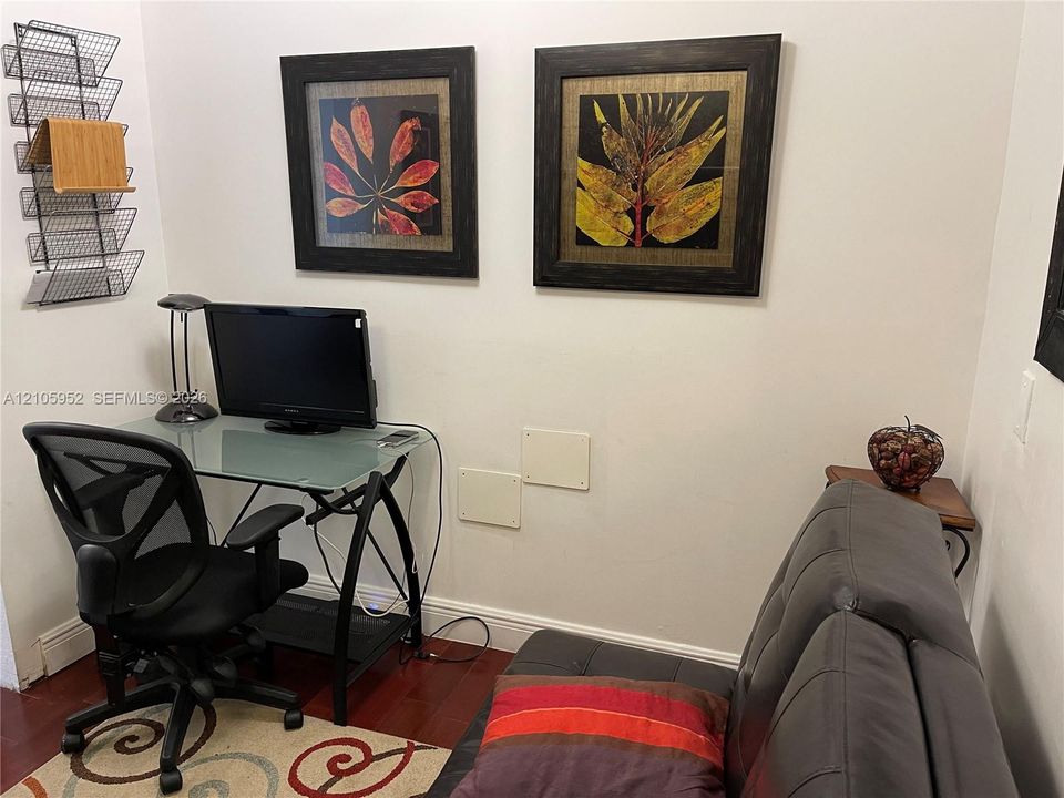 For Rent: $2,700 (2 beds, 1 baths, 766 Square Feet)