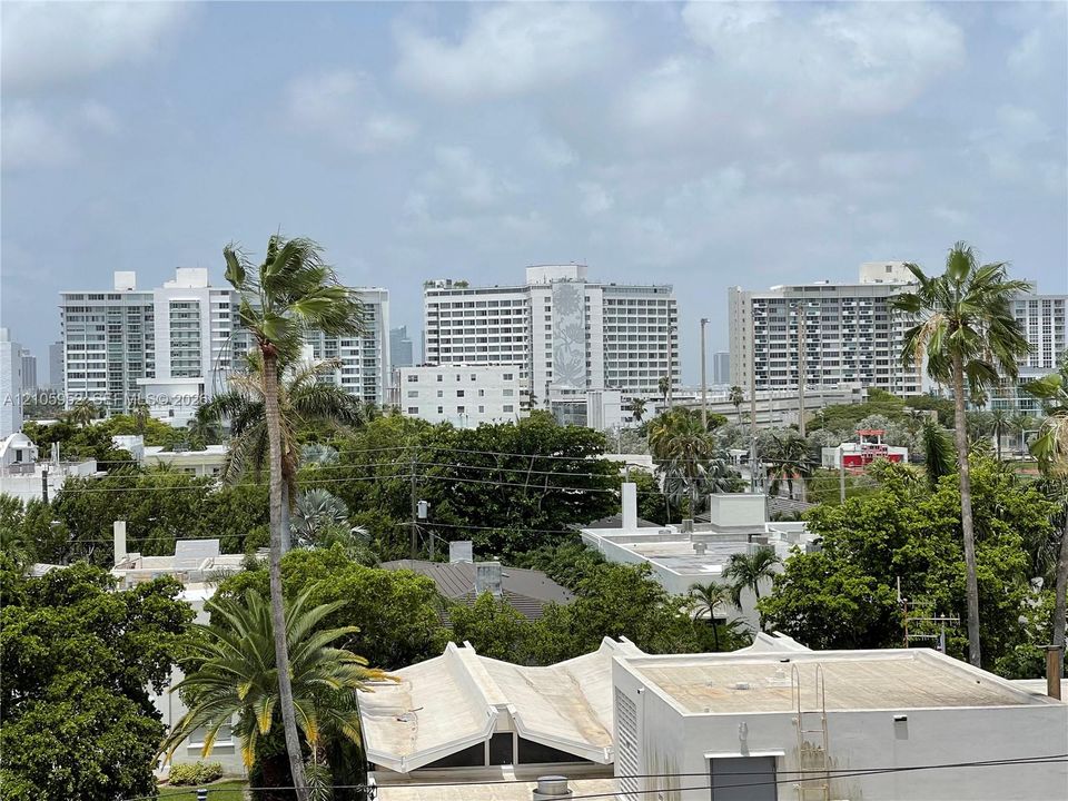 For Rent: $2,700 (2 beds, 1 baths, 766 Square Feet)