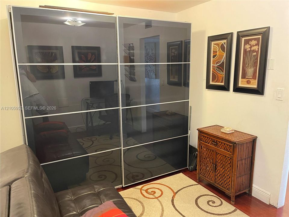 For Rent: $2,700 (2 beds, 1 baths, 766 Square Feet)