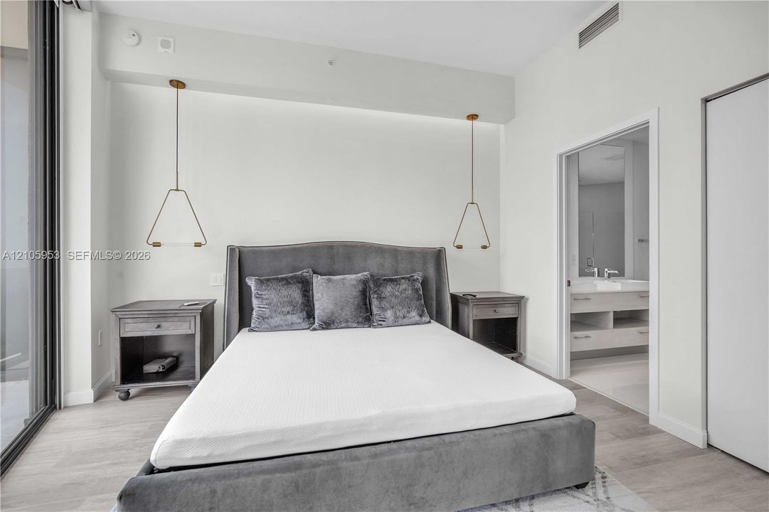 For Rent: $7,250 (2 beds, 2 baths, 1067 Square Feet)