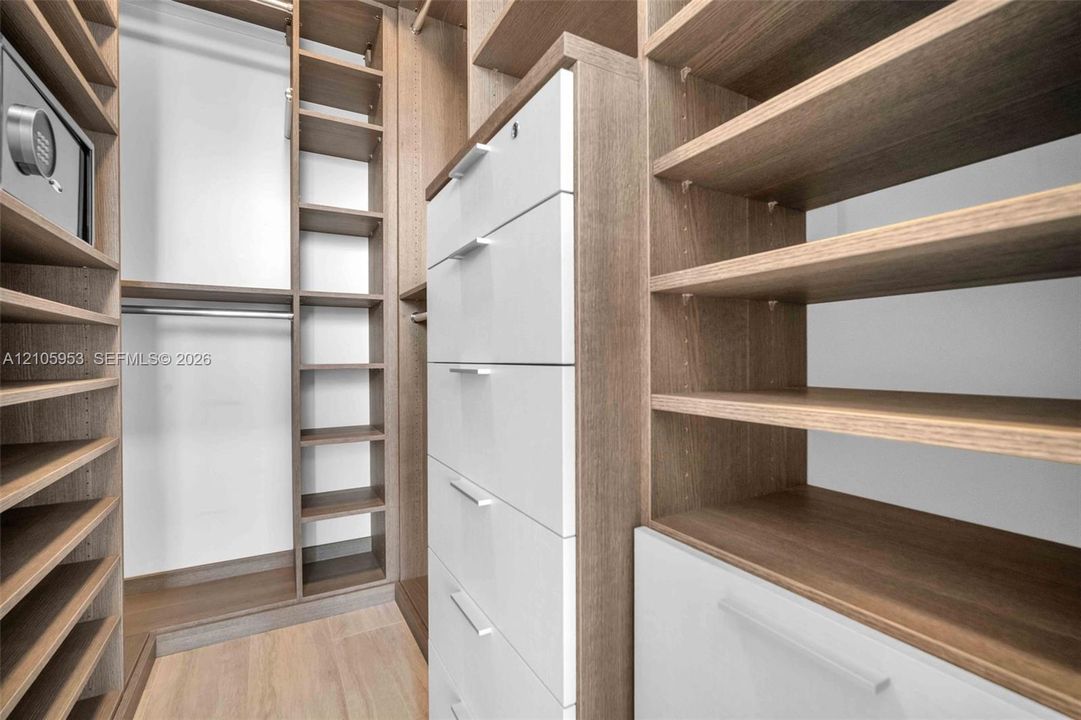 For Rent: $7,250 (2 beds, 2 baths, 1067 Square Feet)