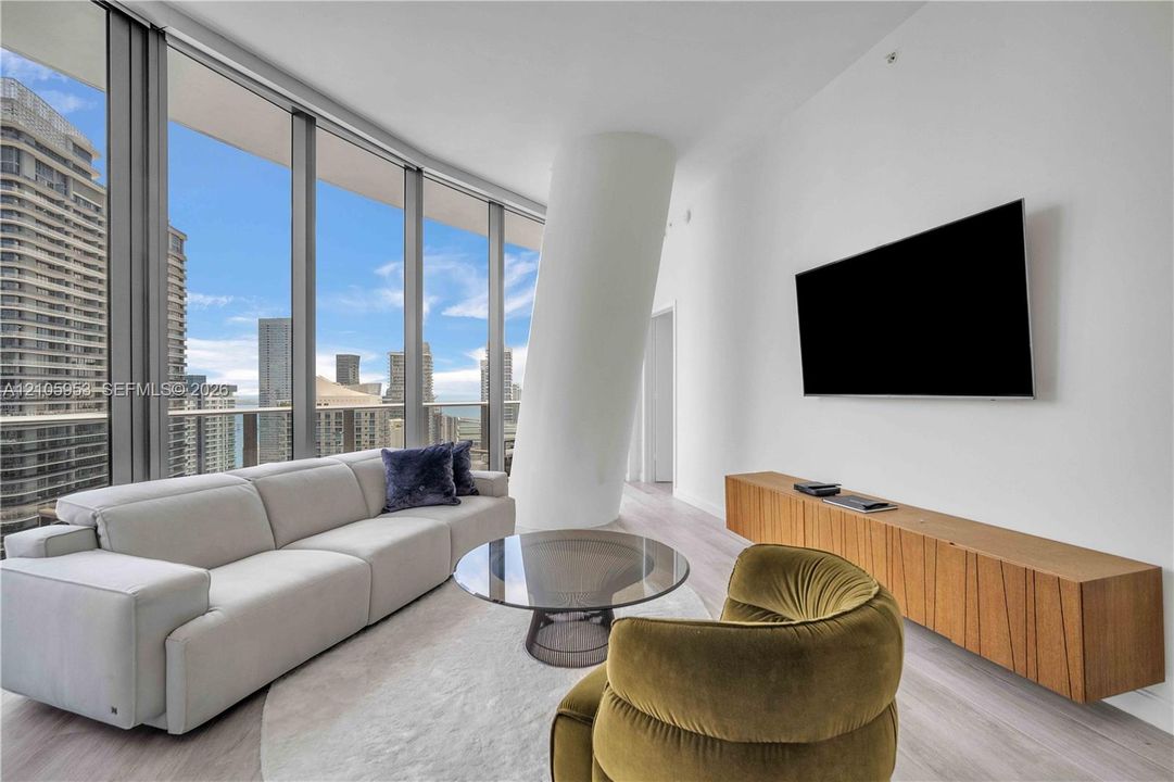 For Rent: $7,250 (2 beds, 2 baths, 1067 Square Feet)