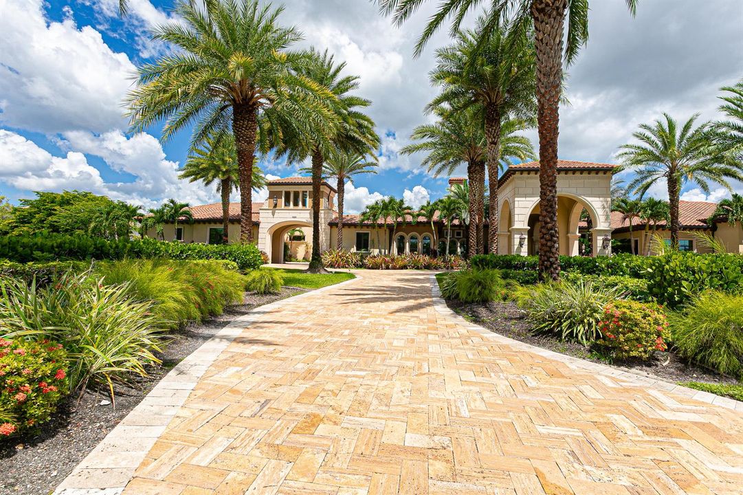 19 Circler Driveway