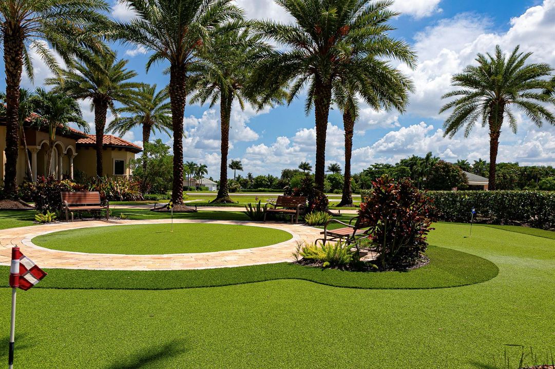 25 Mini Golf Court