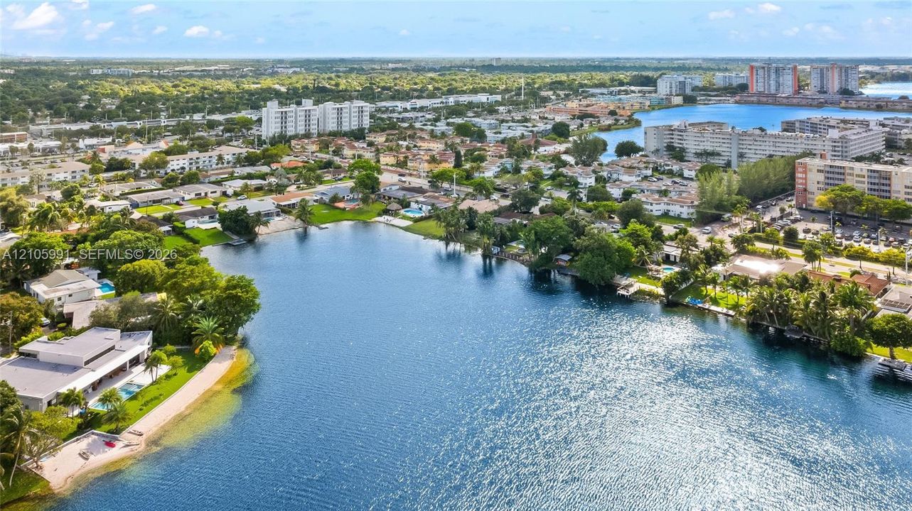 En Venta: $1,950,000 (4 camas, 3 baños, 2849 Pies cuadrados)