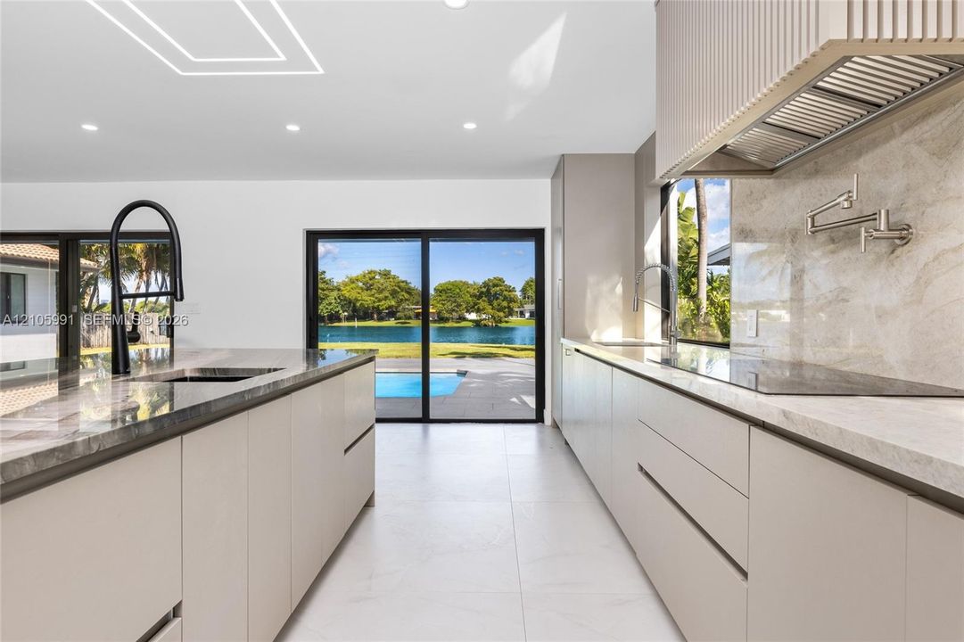 En Venta: $1,950,000 (4 camas, 3 baños, 2849 Pies cuadrados)