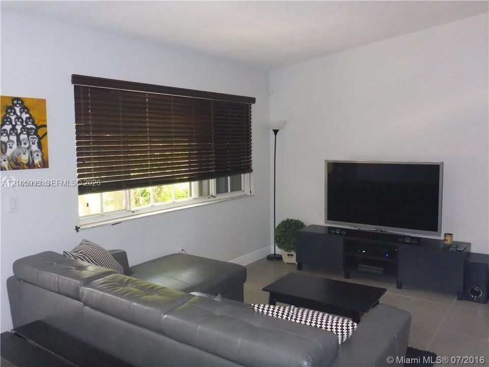 En Venta: $269,900 (1 camas, 1 baños, 700 Pies cuadrados)