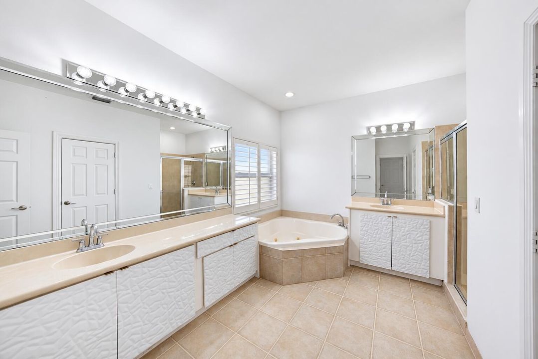 Bright Modern White Bathroom Retreat