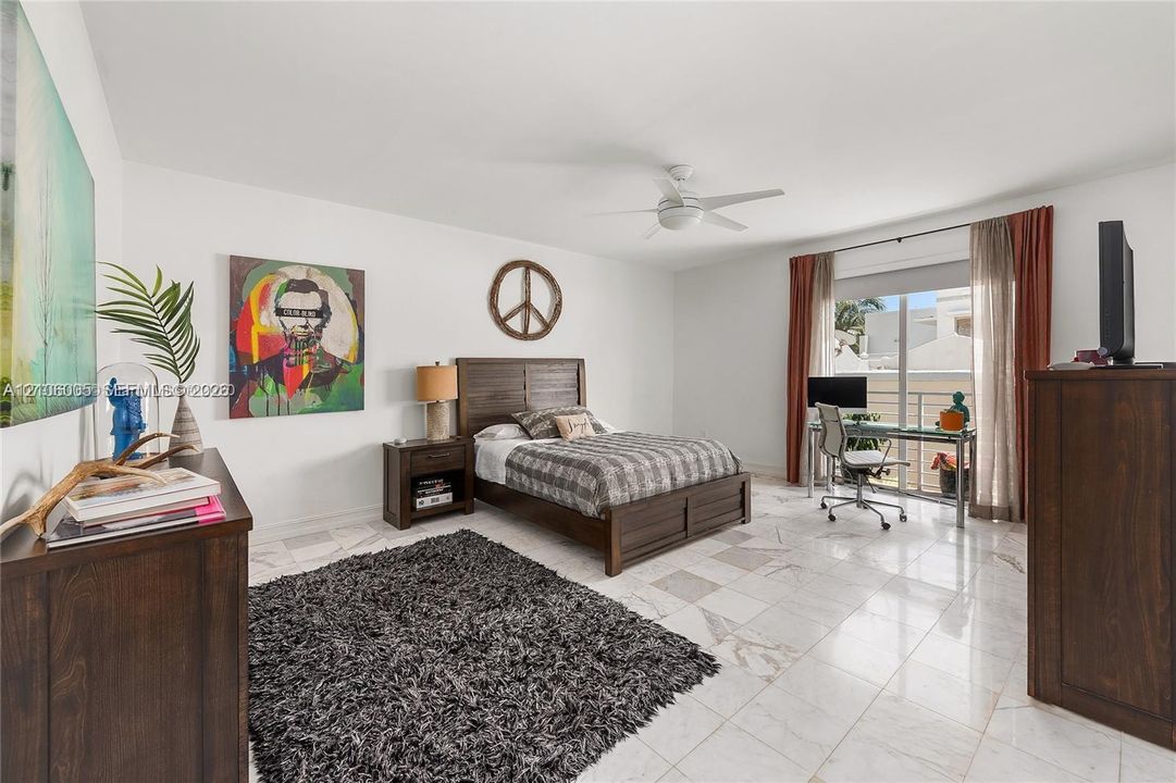 En Renta: $4,299 (2 camas, 2 baños, 1169 Pies cuadrados)