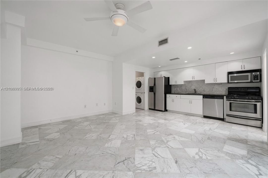 Gas stove - washer dryer in unit