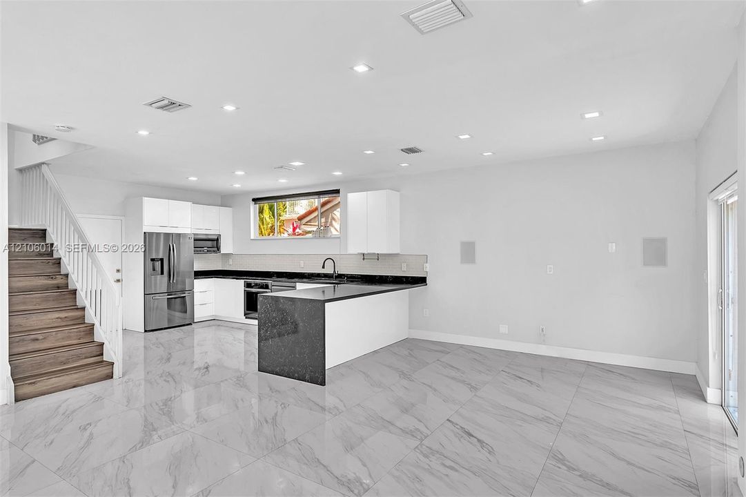 For Rent: $4,000 (3 beds, 3 baths, 1700 Square Feet)
