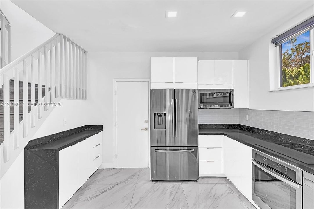 For Rent: $4,000 (3 beds, 3 baths, 1700 Square Feet)