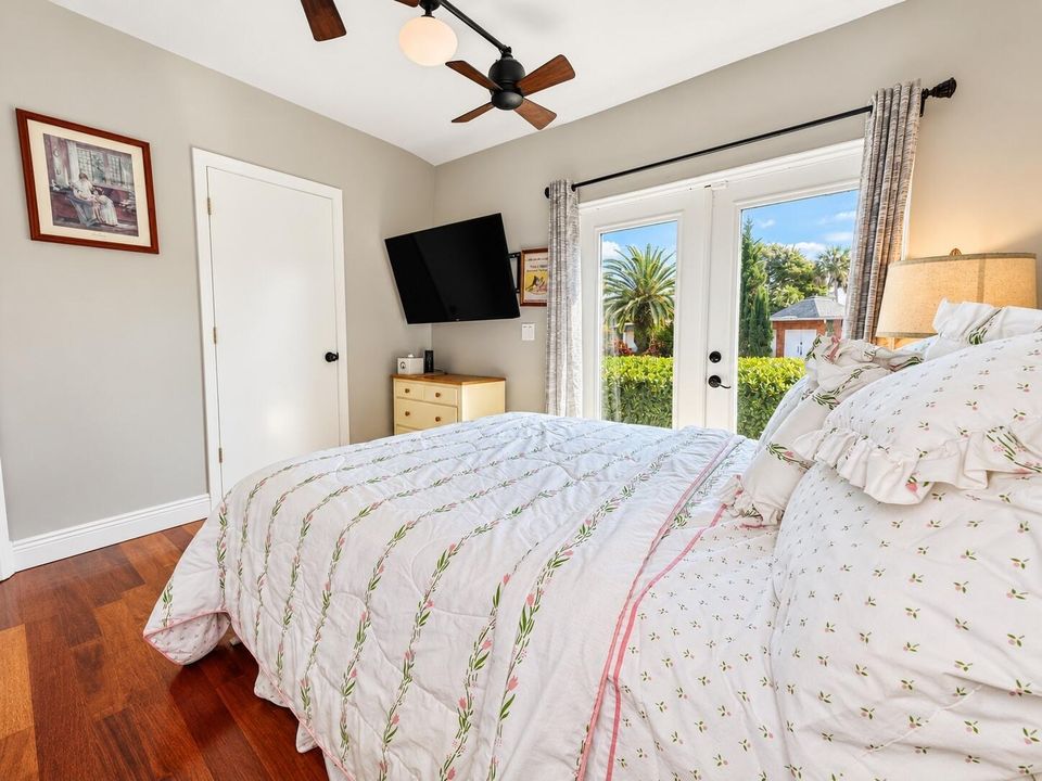 sunlit_floral_bedroom_retreat