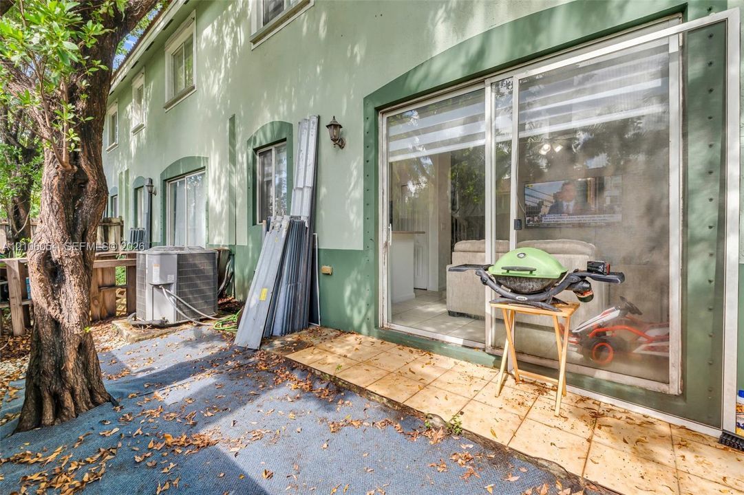 На продажу: $295,000 (4 спален, 3 ванн, 1423 Квадратных фут)