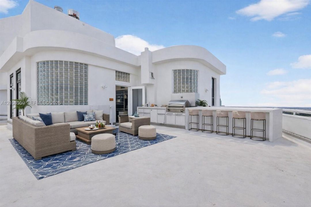 STAGED PHOTO