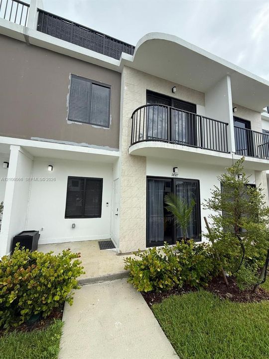 В аренду: $3,400 (4 спален, 3 ванн, 1398 Квадратных фут)