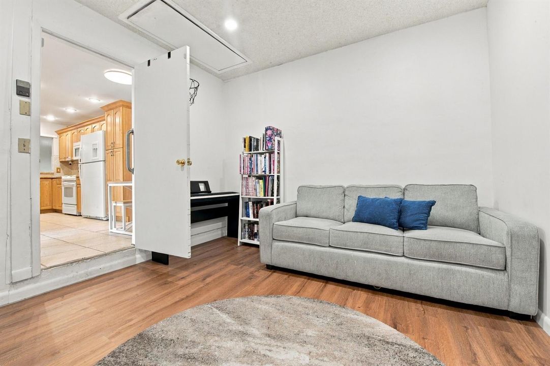 garage conversion (bonus room)