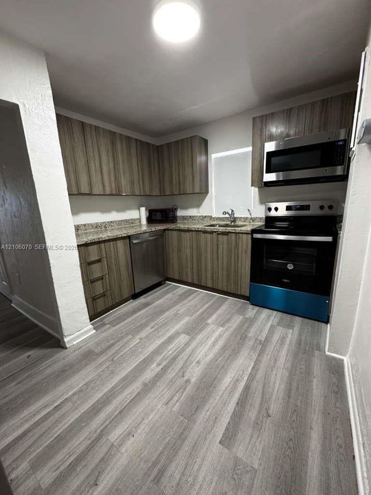 For Rent: $1,650 (1 beds, 1 baths, 1674 Square Feet)