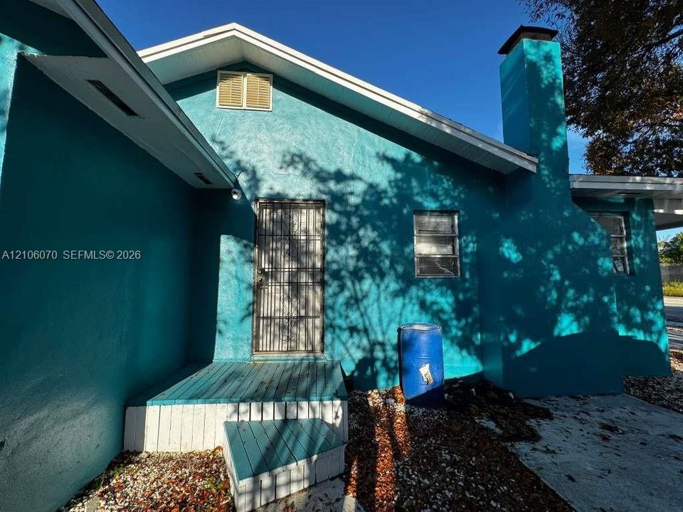 For Rent: $1,650 (1 beds, 1 baths, 1674 Square Feet)