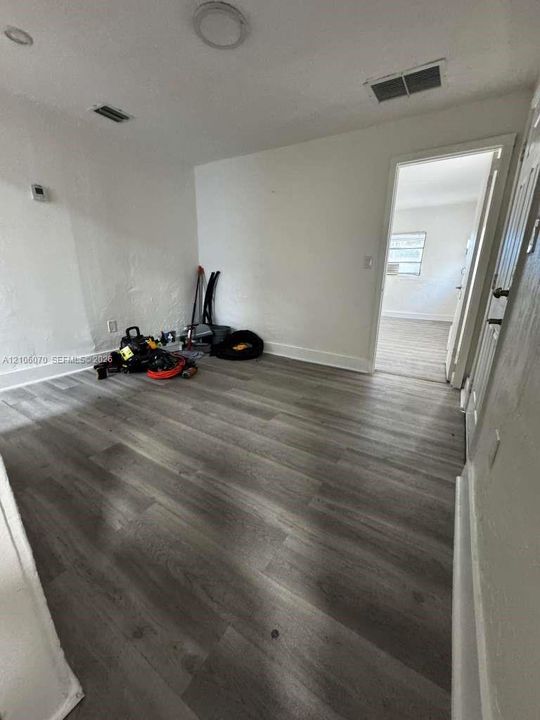 For Rent: $1,650 (1 beds, 1 baths, 1674 Square Feet)