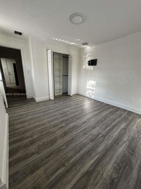 For Rent: $1,650 (1 beds, 1 baths, 1674 Square Feet)