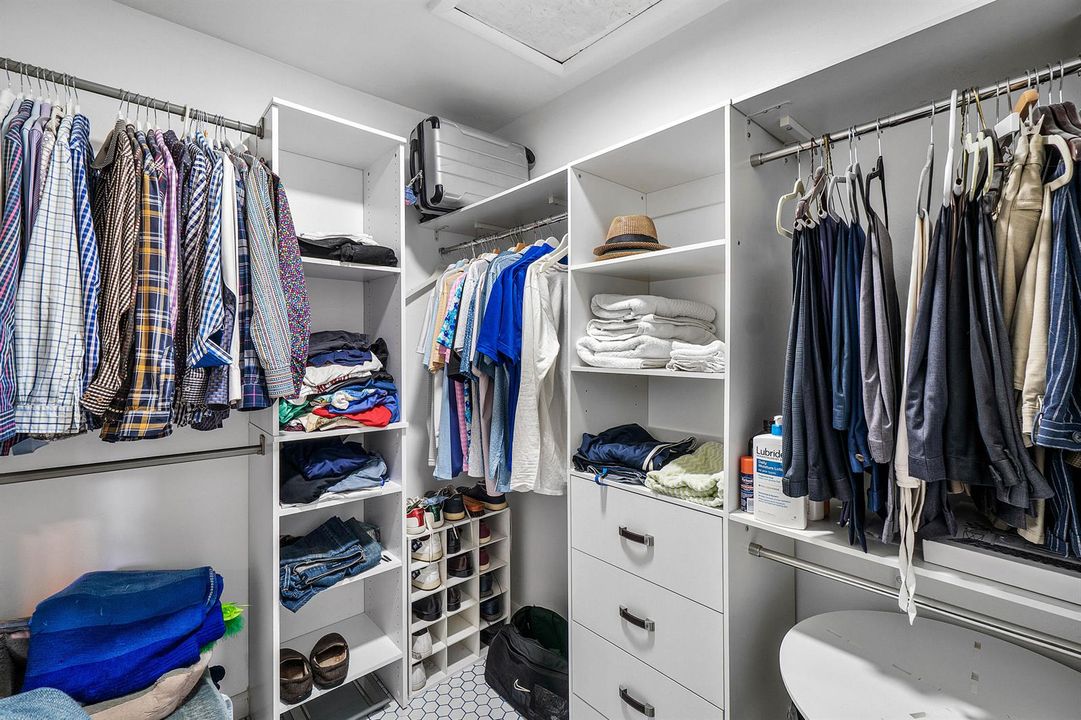 MASTER WALK IN CLOSET