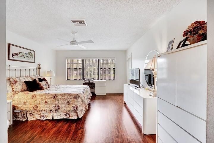 14 D Westgate masterbedoom 2