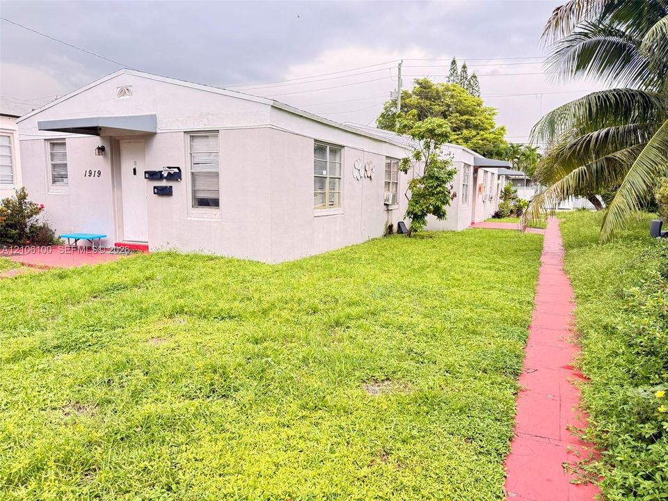 For Rent: $1,500 (1 beds, 1 baths, 750 Square Feet)