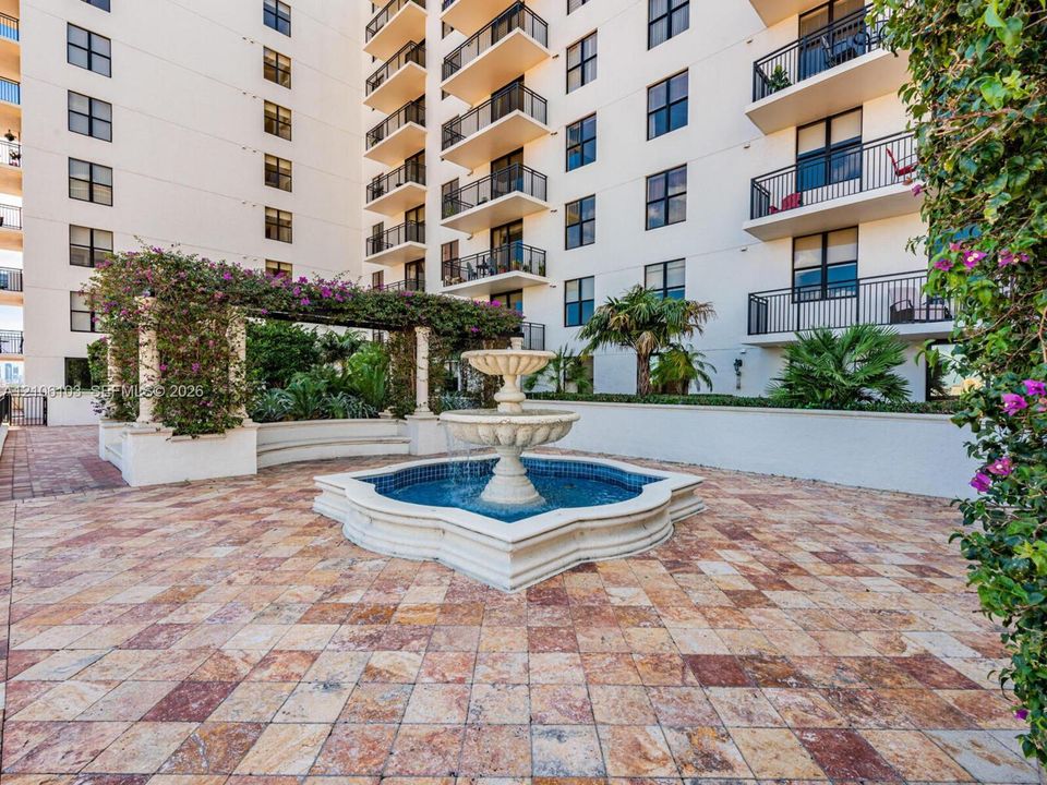 En Venta: $486,000 (2 camas, 2 baños, 1080 Pies cuadrados)