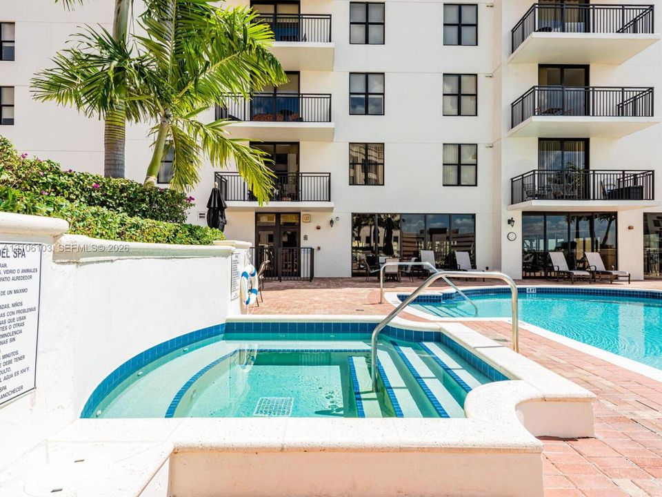 En Venta: $486,000 (2 camas, 2 baños, 1080 Pies cuadrados)