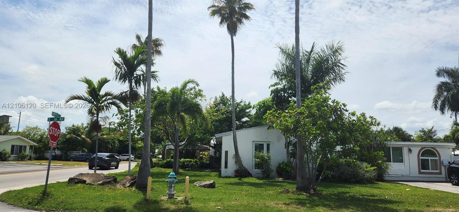 For Sale: $695,000 (5 beds, 3 baths, 1512 Square Feet)