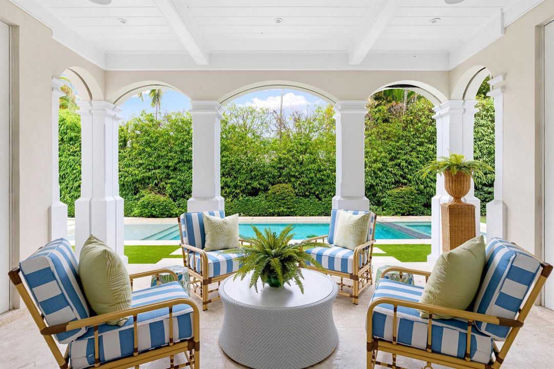 Loggia to Pool