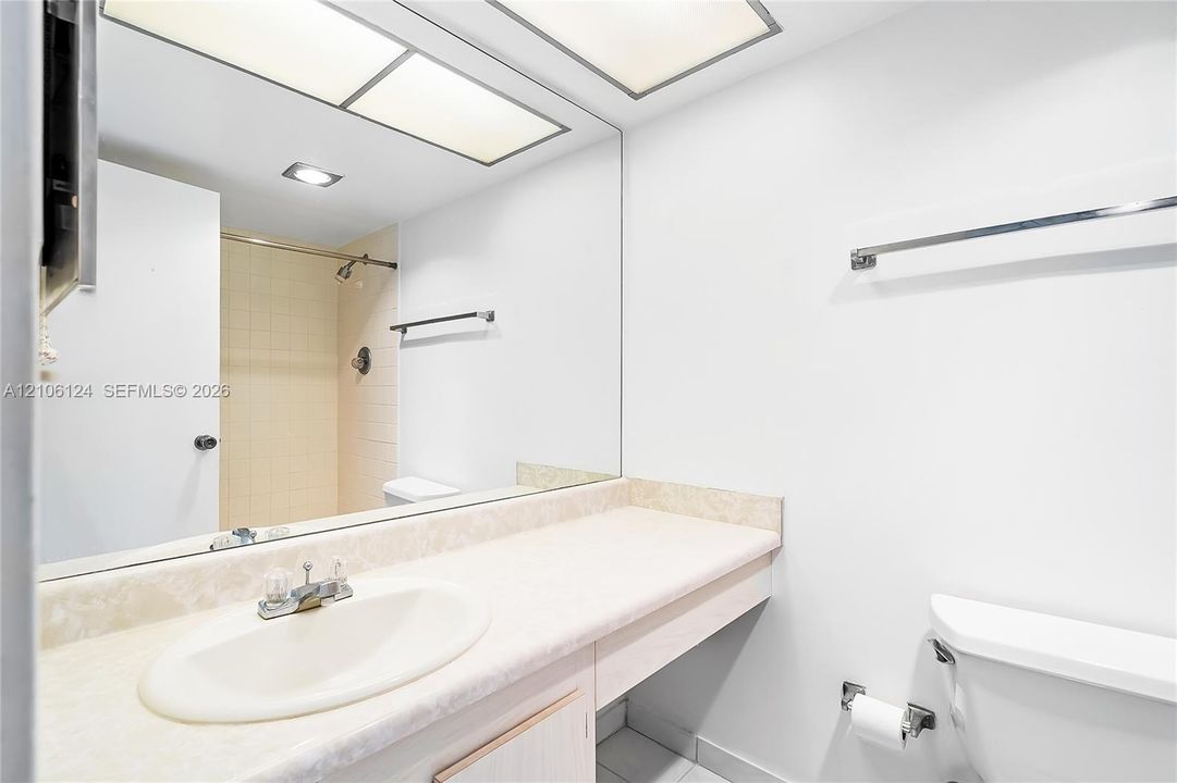 For Sale: $347,000 (2 beds, 2 baths, 1233 Square Feet)
