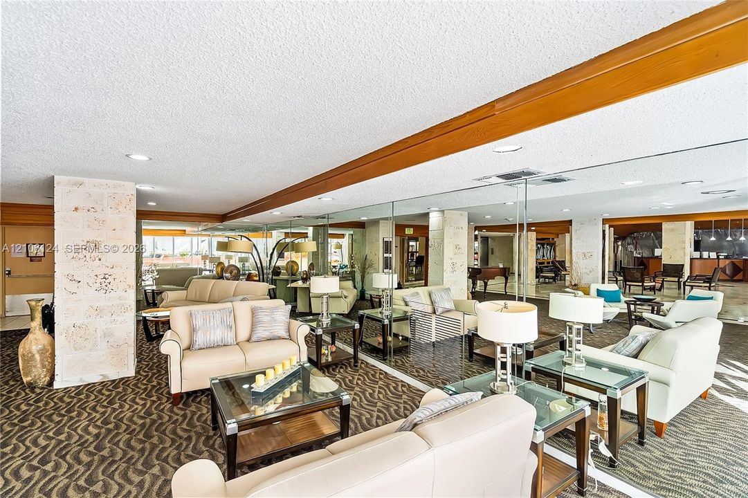 For Sale: $347,000 (2 beds, 2 baths, 1233 Square Feet)