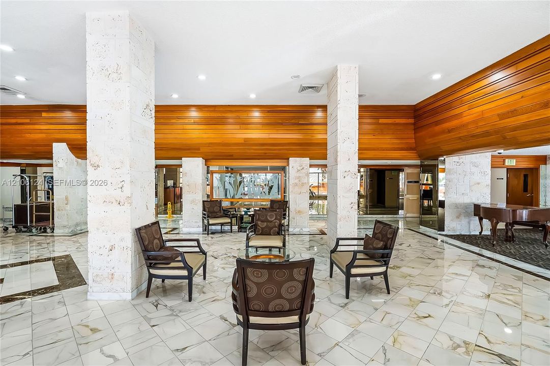 For Sale: $347,000 (2 beds, 2 baths, 1233 Square Feet)