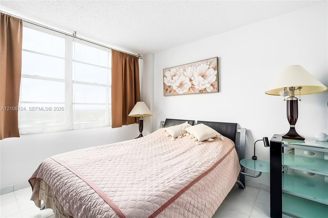 For Sale: $347,000 (2 beds, 2 baths, 1233 Square Feet)