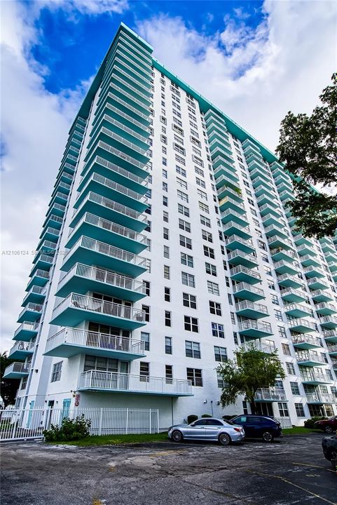For Sale: $347,000 (2 beds, 2 baths, 1233 Square Feet)