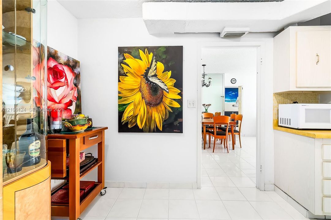 For Sale: $347,000 (2 beds, 2 baths, 1233 Square Feet)