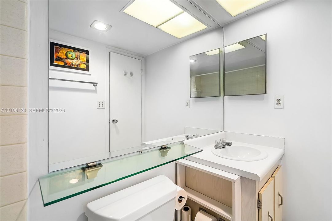 For Sale: $347,000 (2 beds, 2 baths, 1233 Square Feet)