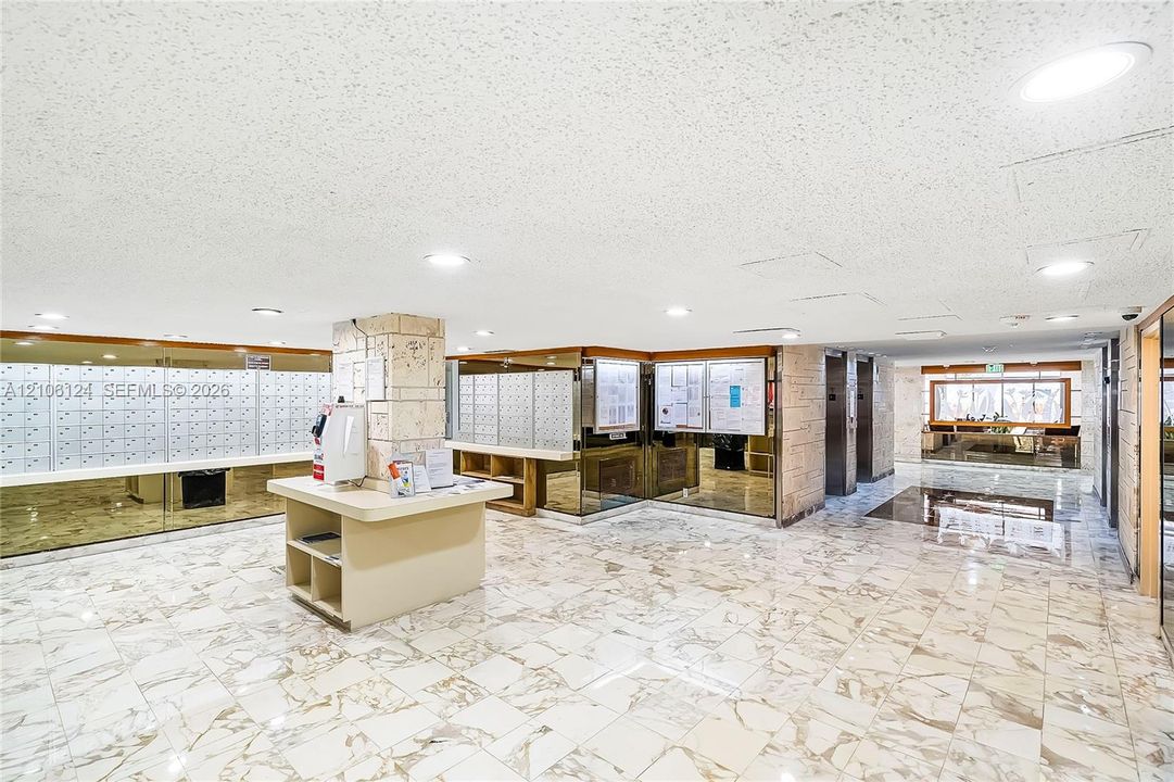 For Sale: $347,000 (2 beds, 2 baths, 1233 Square Feet)