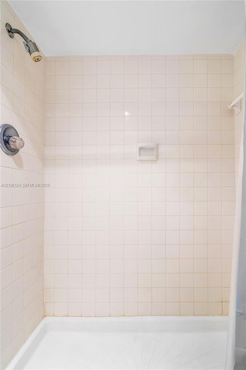 For Sale: $347,000 (2 beds, 2 baths, 1233 Square Feet)