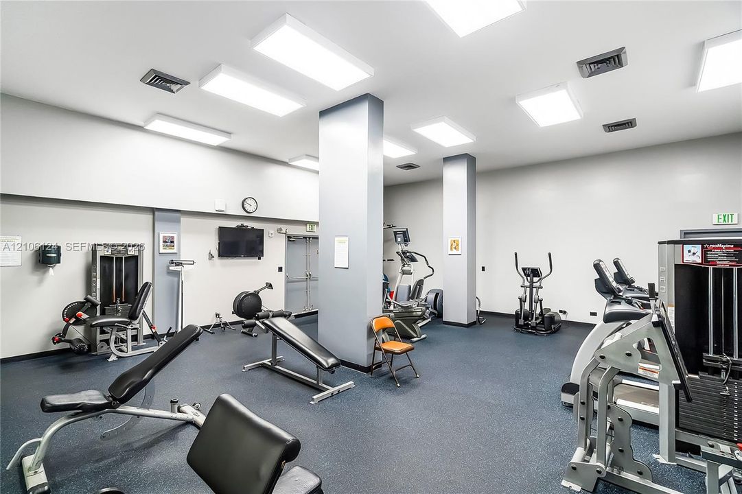 For Sale: $347,000 (2 beds, 2 baths, 1233 Square Feet)
