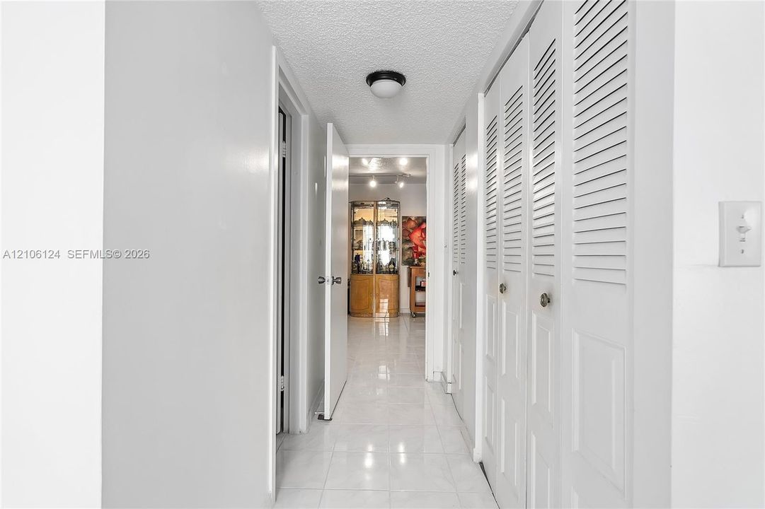 For Sale: $347,000 (2 beds, 2 baths, 1233 Square Feet)