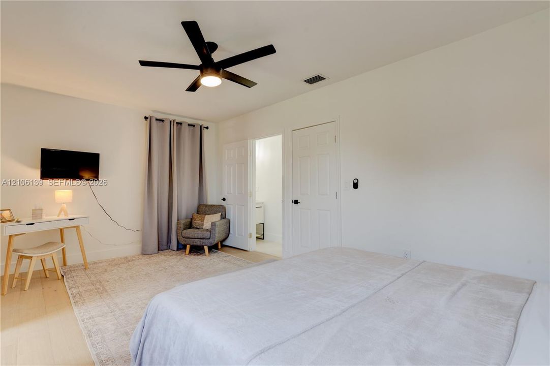 For Rent: $4,950 (4 beds, 3 baths, 2075 Square Feet)